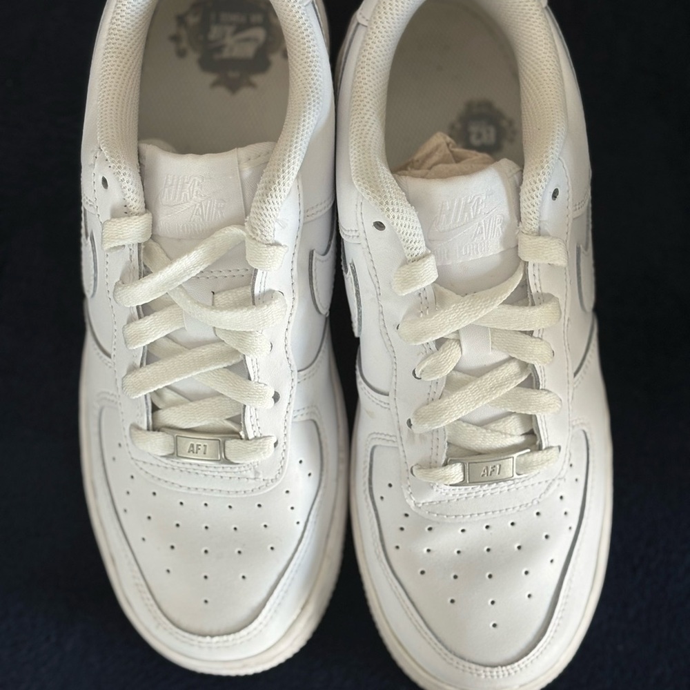 Nike Air Force 1 LE (GS) Size 6.5Y Triple White DH2920-111